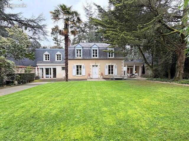 Maison 7 pièces 230 m²