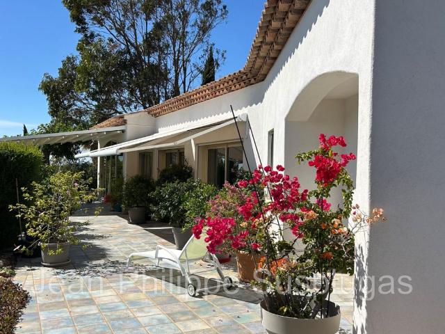 Maison 7 pièces 230 m²