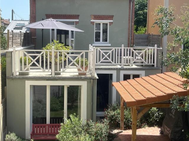 Maison 7 pièces 230 m²