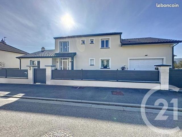 Maison 7 pièces 230 m²