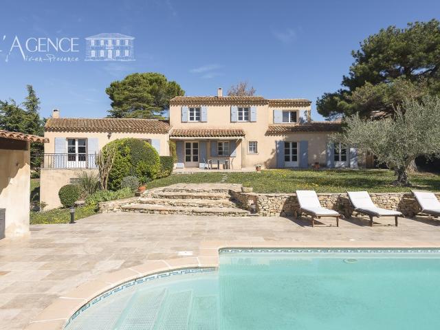 Maison 7 pièces 230 m²