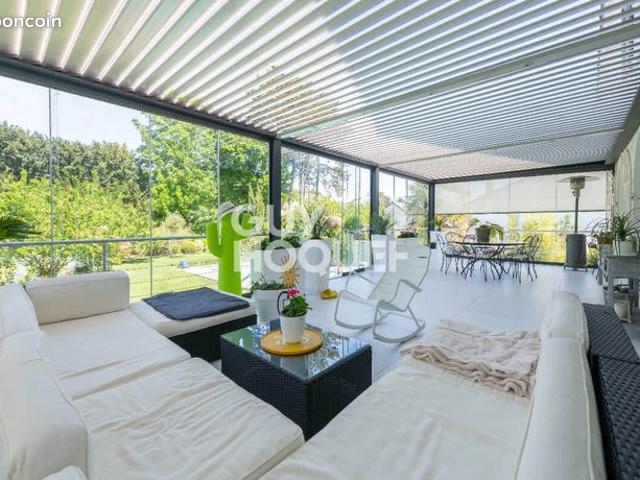 Maison 7 pièces 230 m²