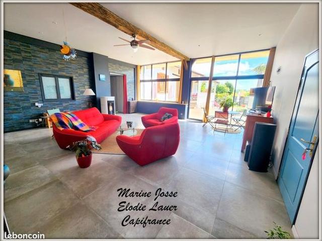 Maison 7 pièces 230 m²
