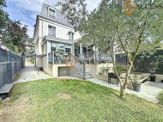 Maison 7 pièces 230 m²