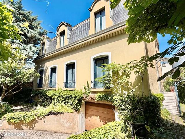 Maison 7 pièces 230 m²