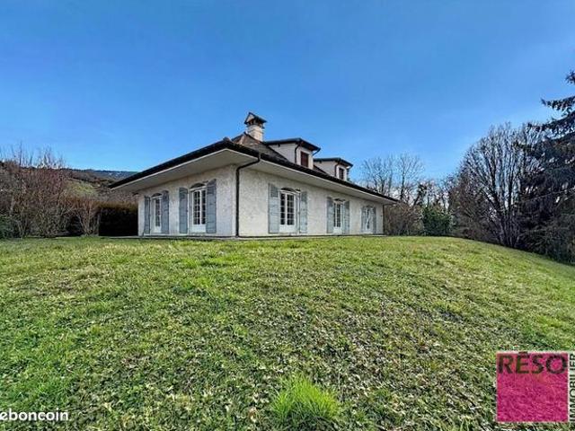 Maison 7 pièces 230 m²