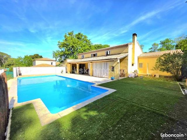 Maison 7 pièces 230 m²