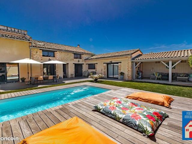 Maison 7 pièces 230 m²