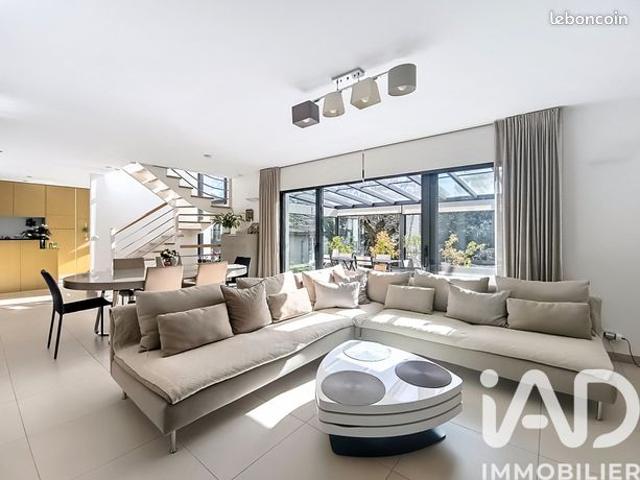 Maison 7 pièces 230 m²