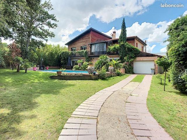 Maison 7 pièces 230 m²