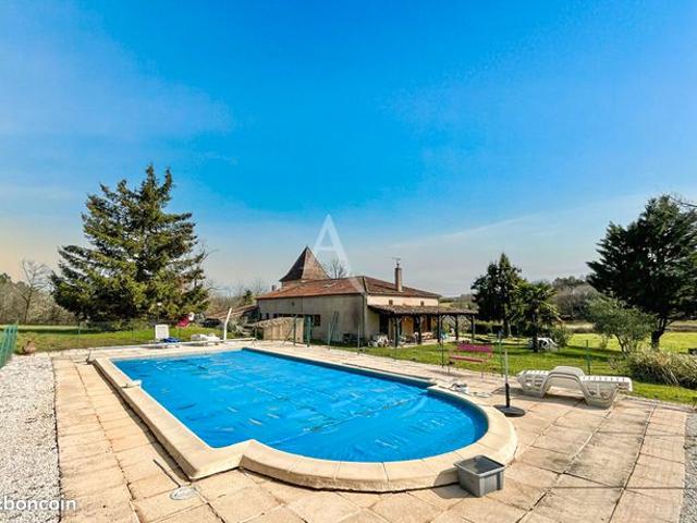 Maison 7 pièces 230 m²