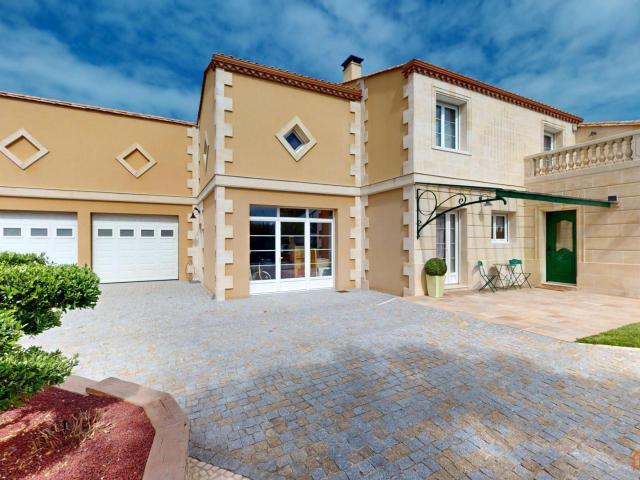 Maison 7 pièces 230 m²