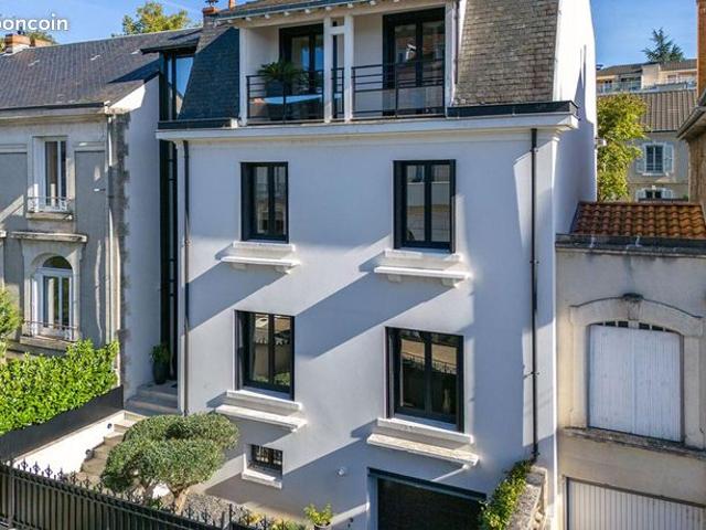 Maison 7 pièces 230 m²