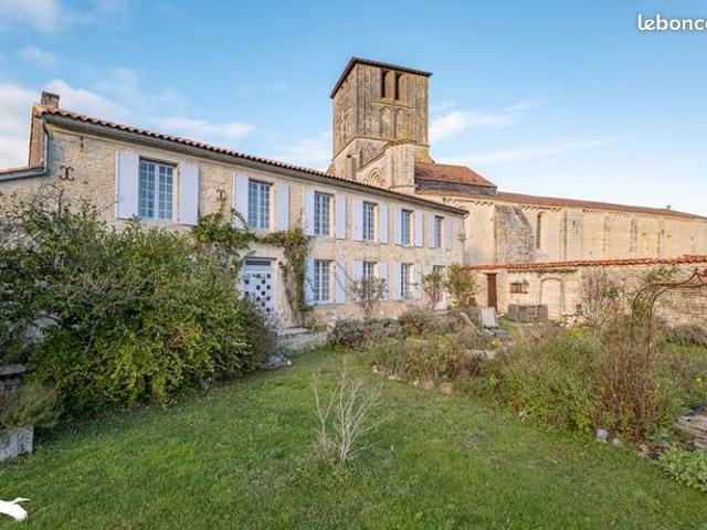Maison 7 pièces 230 m²