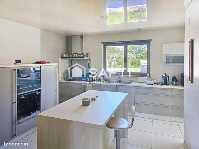 Maison 7 pièces 230 m²