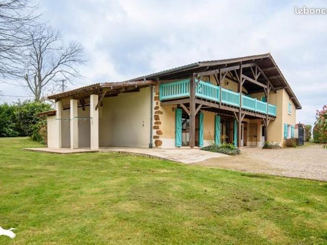 Maison 7 pièces 230 m²