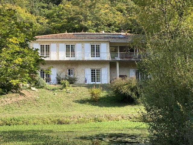 Maison 7 pièces 230 m²