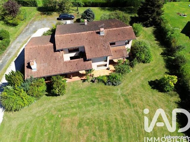Maison 7 pièces 230 m²
