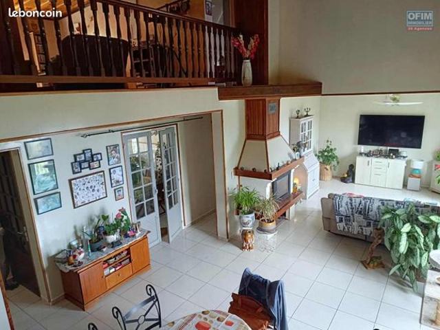 Maison 7 pièces 230 m²