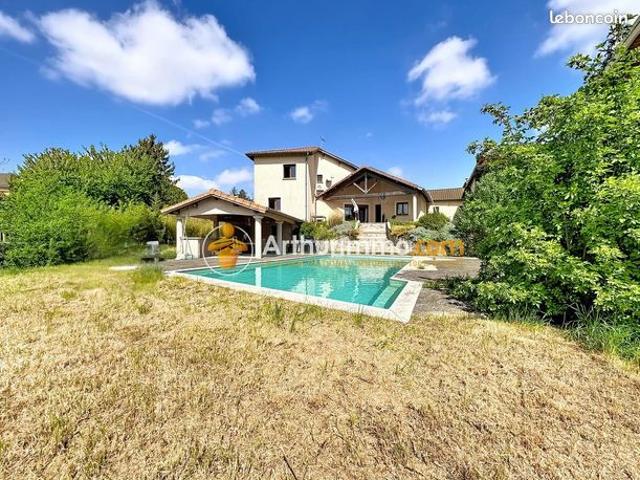 Maison 7 pièces 230 m²
