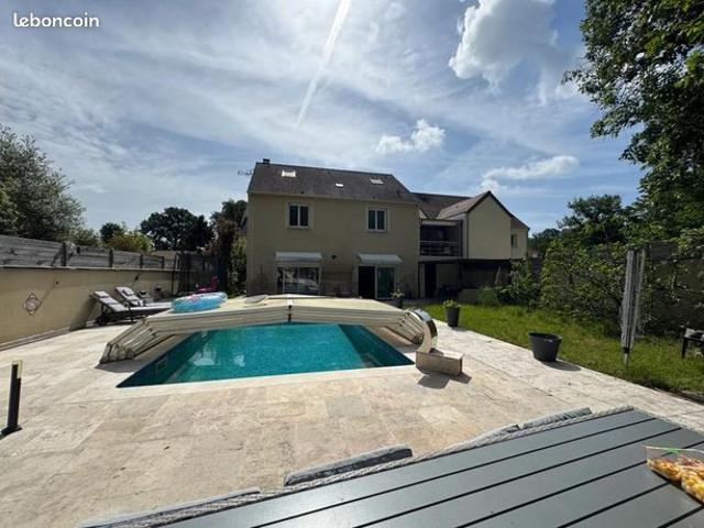 Maison 7 pièces 230 m²