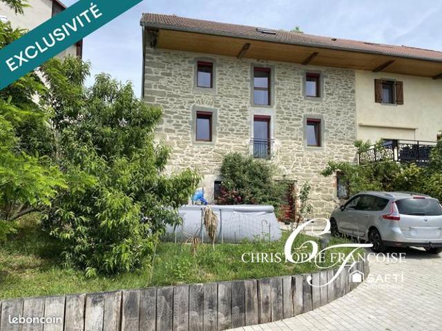 Maison 7 pièces 230 m²
