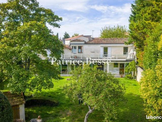 Maison 7 pièces 230 m²