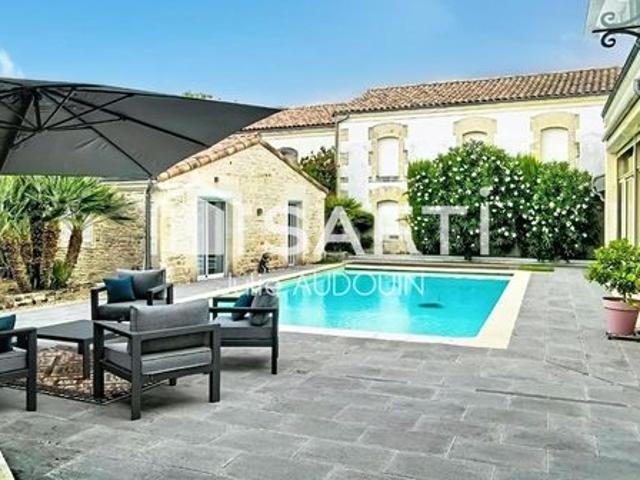 Maison 7 pièces 230 m²