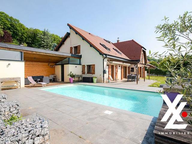 Maison 7 pièces 230 m²