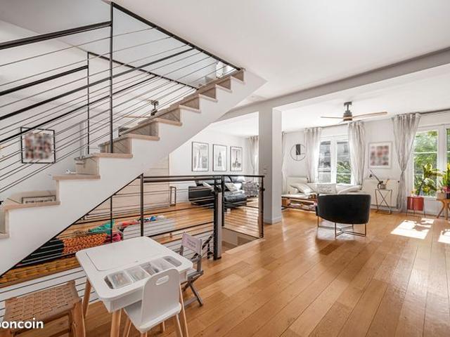 Maison 7 pièces 230 m²