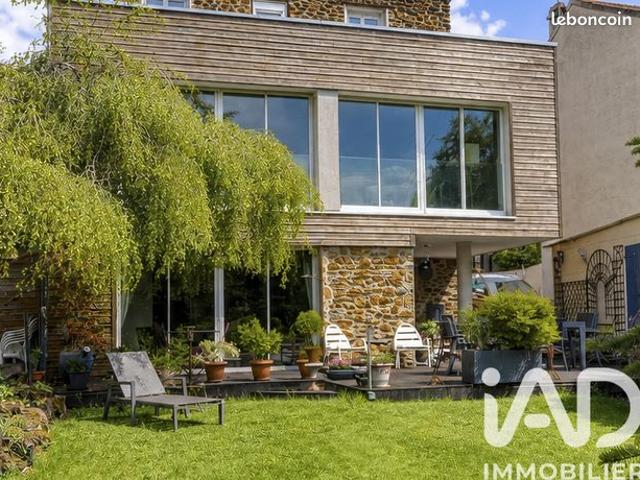 Maison 7 pièces 230 m²