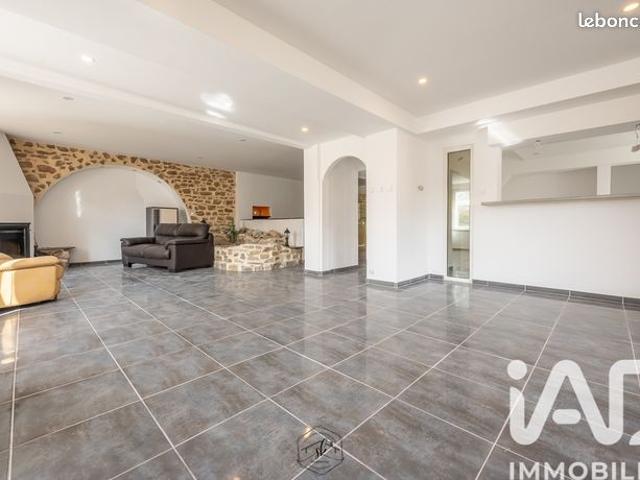 Maison 7 pièces 230 m²
