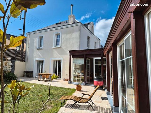 Maison 7 pièces 230 m²