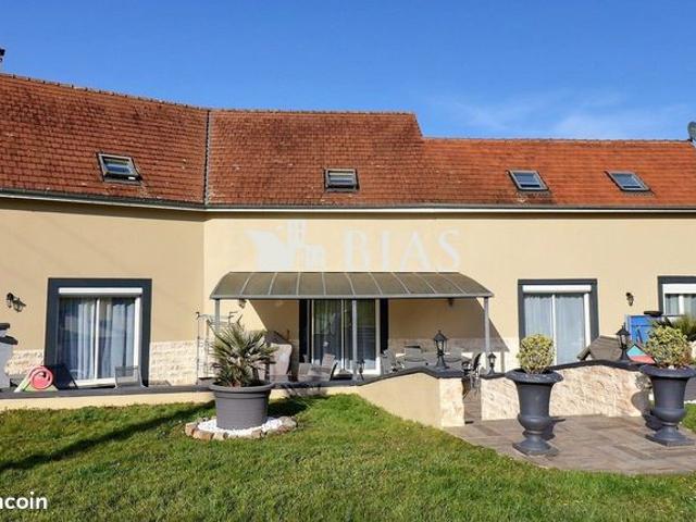 Maison 7 pièces 230 m²