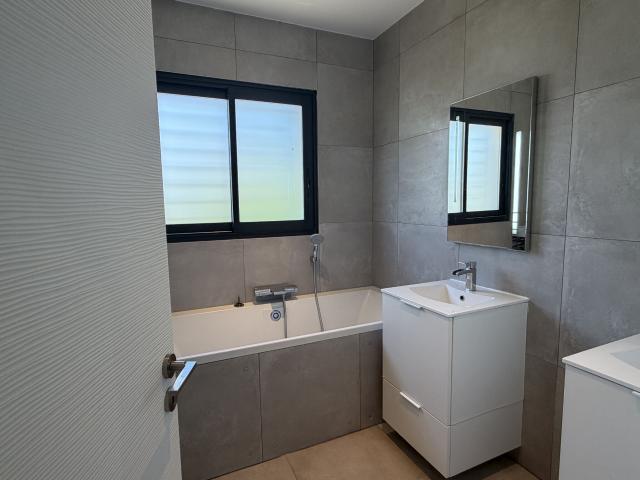 Maison 7 pièces, 230 m² à louer à Lansargues 34130