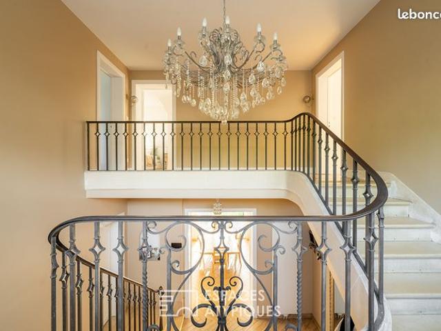 Maison 7 pièces 231 m²