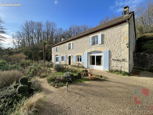 Maison 7 pièces 231 m²