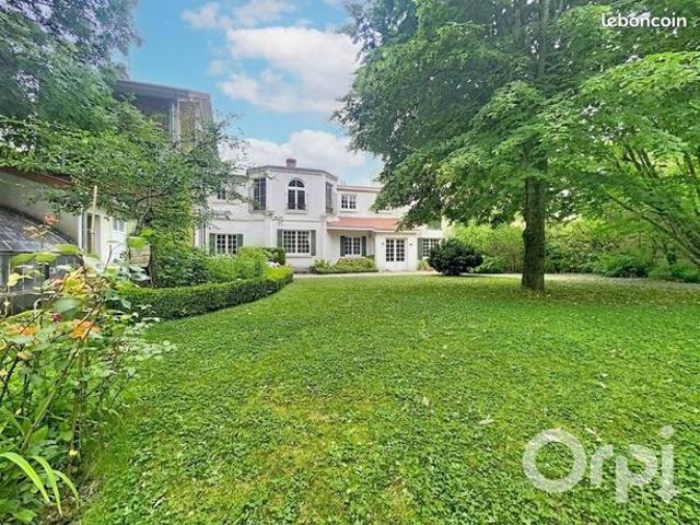 Maison 7 pièces 231 m²