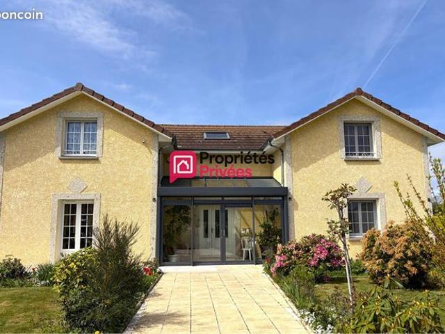 Maison 7 pièces 231 m²