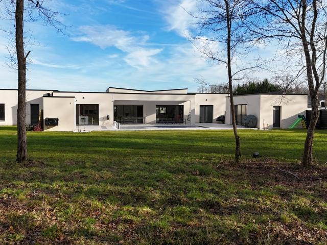 Maison 7 pièces 231 m²