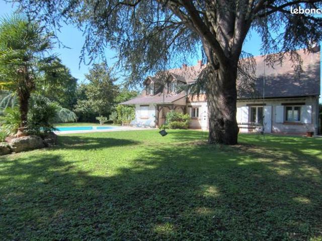 Maison 7 pièces 231 m²