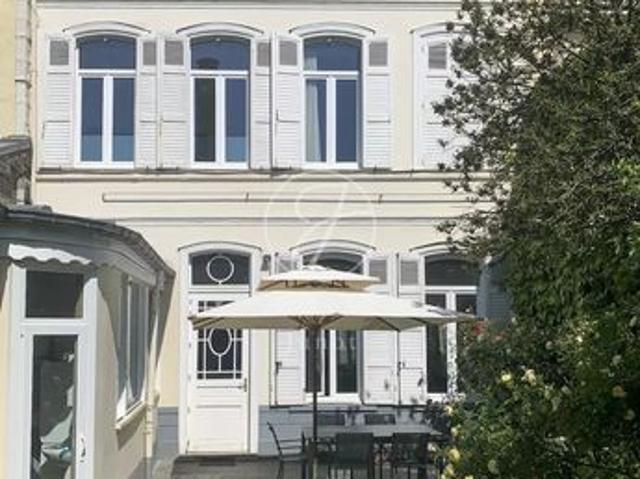 Maison 7 pièces 231 m²