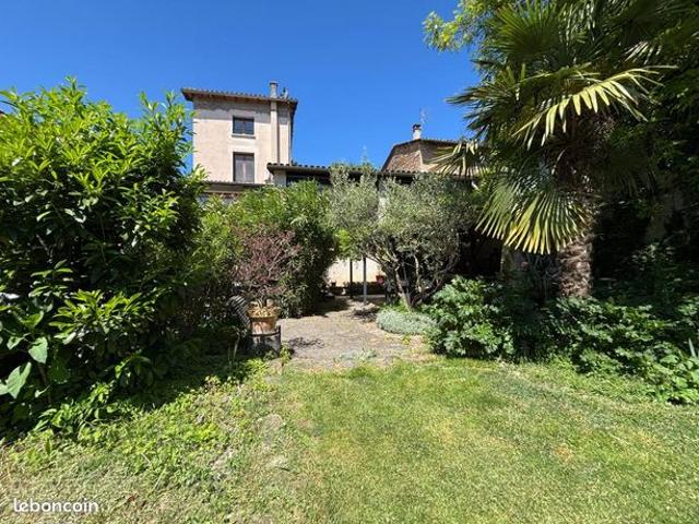 Maison 7 pièces 231 m²