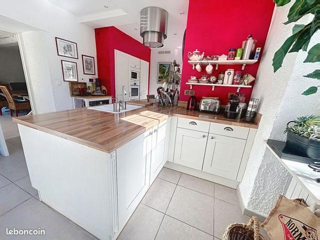 Maison 7 pièces 231 m²