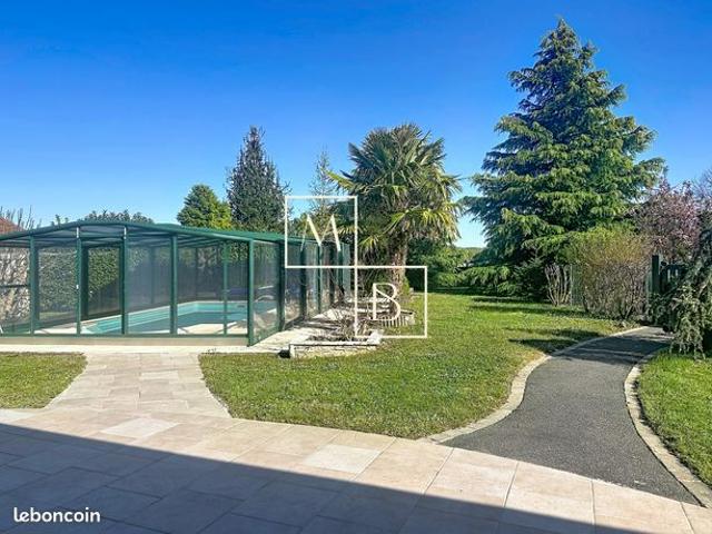 Maison 7 pièces 232 m²