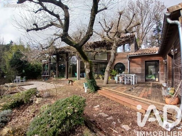 Maison 7 pièces 232 m²