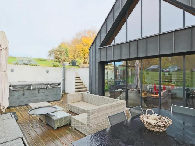 Maison 7 pièces 232 m²