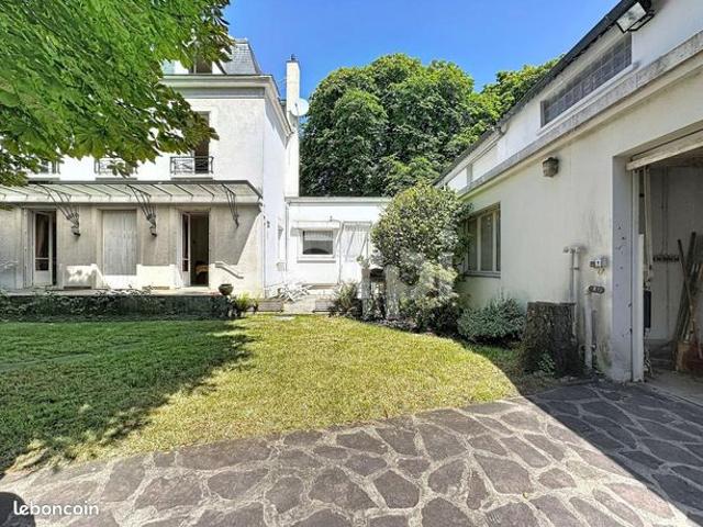 Maison 7 pièces 232 m²