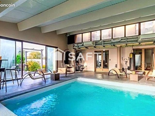 Maison 7 pièces 232 m²