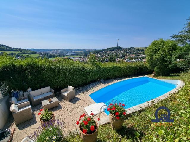 Maison 7 pièces 232 m²